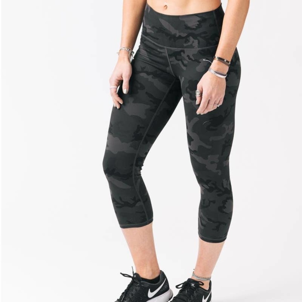 Zyia Active Luxe Hi-Rise Capri 20" 0 Forest Camo Green Crops